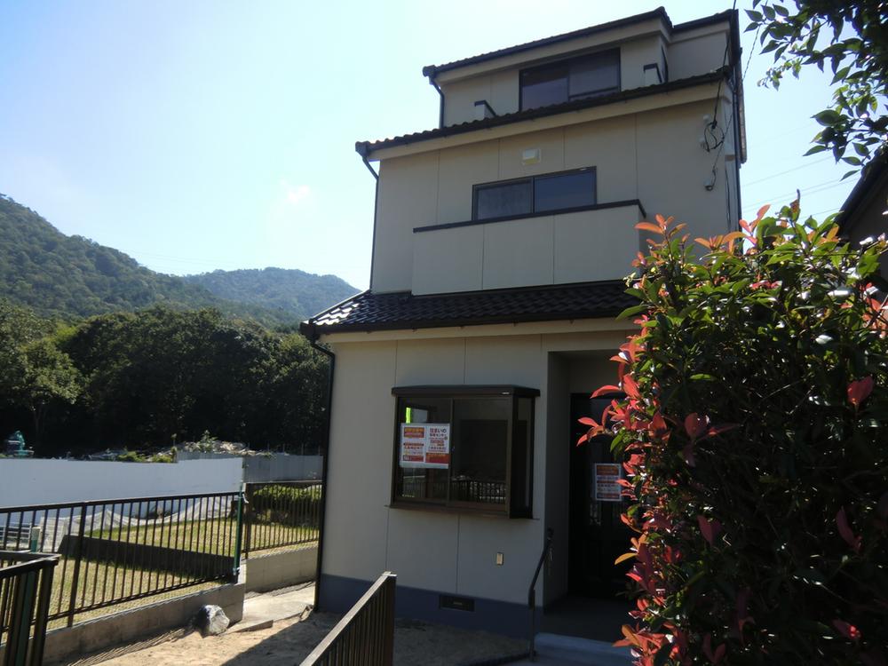 Local appearance photo. Local (10 May 2013) Shooting