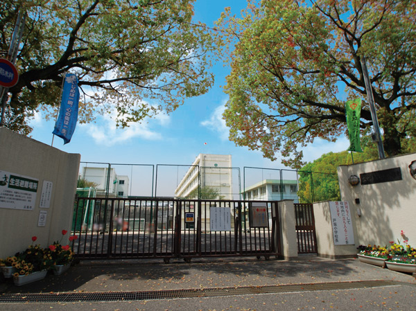 Surrounding environment. Hiroshima Municipal Tosaka elementary school (a 5-minute walk / About 330m)