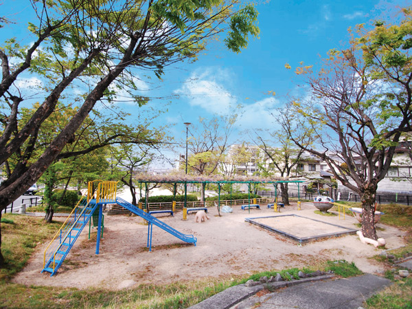 Surrounding environment. Sakuragaoka park (6-minute walk / About 450m)