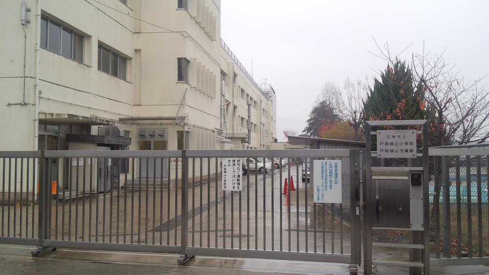 Primary school. 1497m to Hiroshima Municipal Hesakashiroyama Elementary School