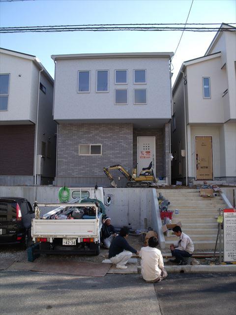 Local appearance photo. 7 Building