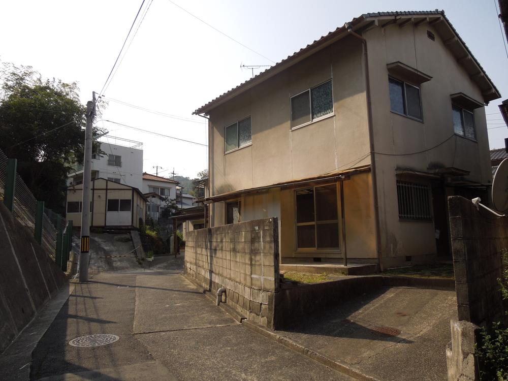 Local photos, including front road. Local (11 May 2013) Shooting