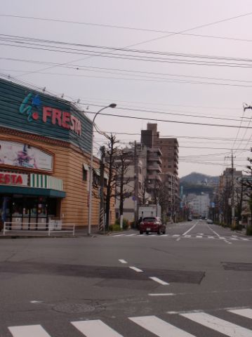 Supermarket. Furesuta until the (super) 720m