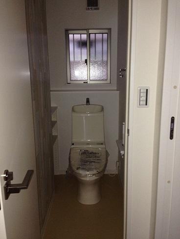 Toilet. Indoor (12 May 2013) Shooting