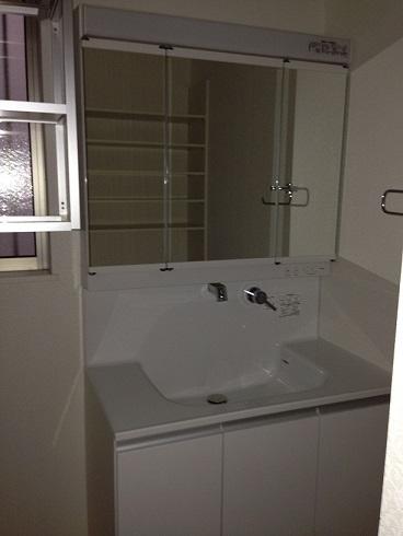 Wash basin, toilet. Indoor (12 May 2013) Shooting