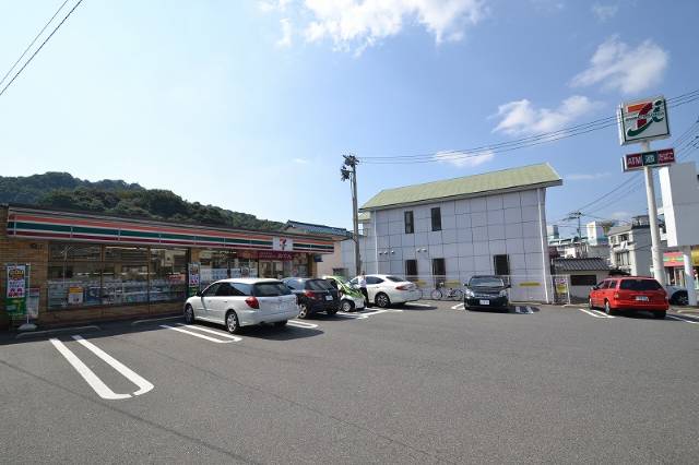 Convenience store. 215m to Seven-Eleven (convenience store)
