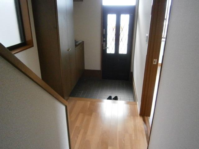 Entrance. Local (September 2013) Shooting