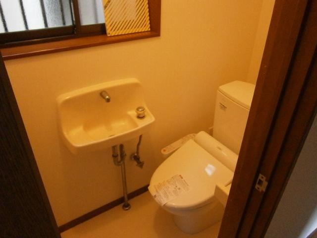 Toilet. Indoor (September 2013) Shooting