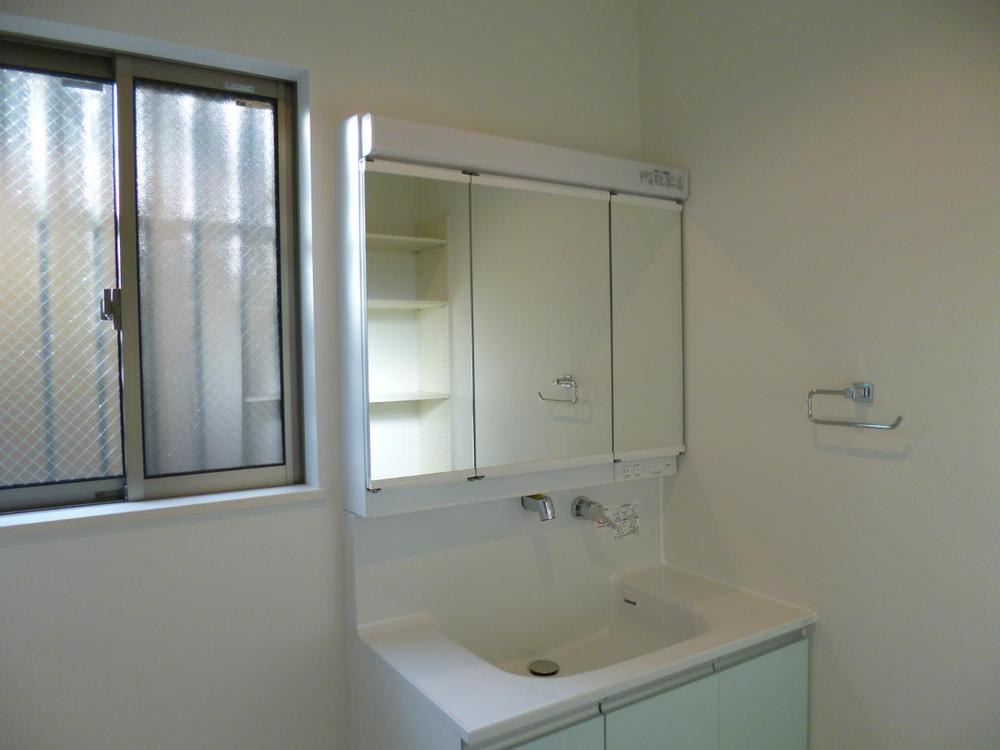 Wash basin, toilet. (December 2012) Shooting