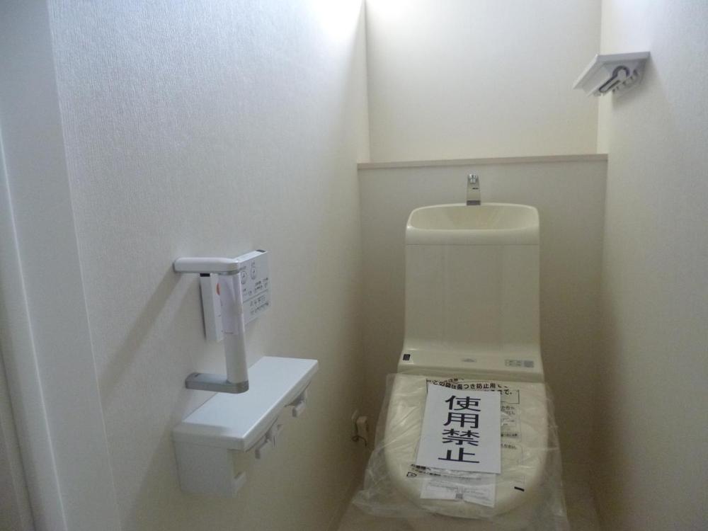 Toilet. (December 2012) Shooting