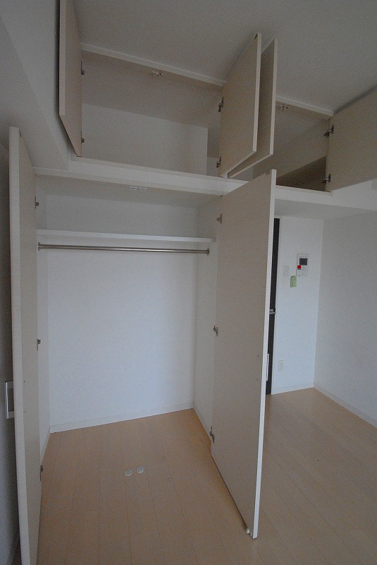 Receipt. Of large capacity closet! !