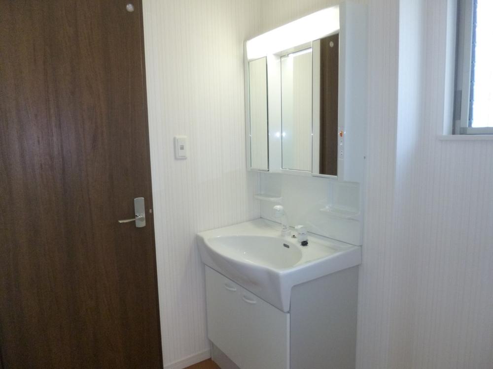 Wash basin, toilet. (July 2013) Shooting