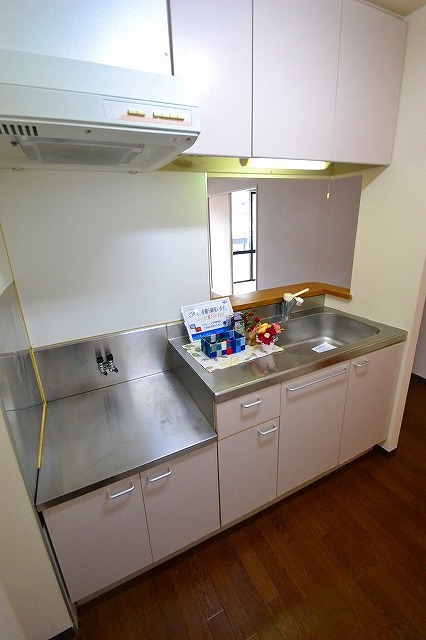 Kitchen. ☆ It is a popular counter kitchen type ☆