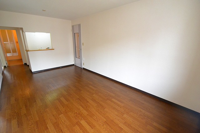 Living and room. ☆ Spacious dining kitchen space ☆