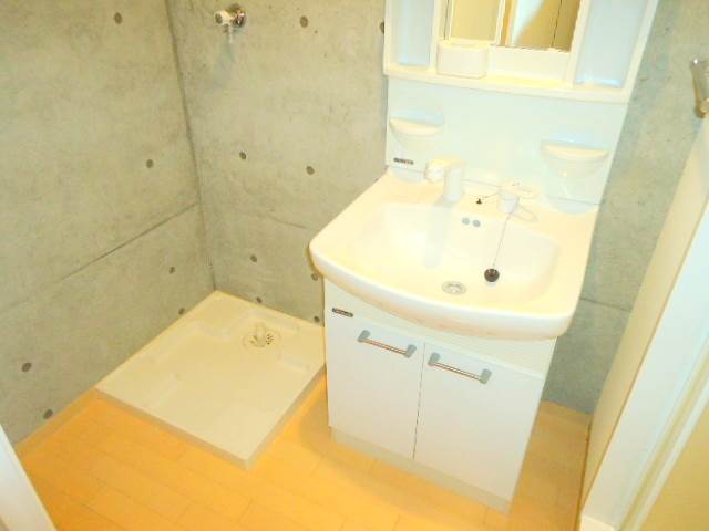 Washroom. ^^ Dressing room is happy