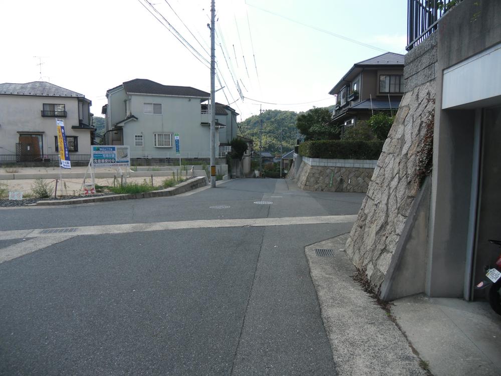 Local photos, including front road. Front road conditions