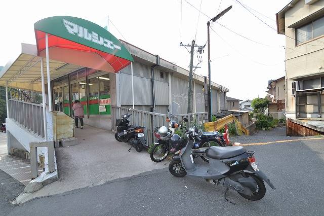 Supermarket. 256m until Marche over door Bando Kiyoshiten (super)