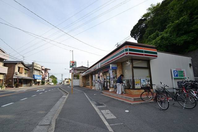 Convenience store. 279m to Seven-Eleven (convenience store)