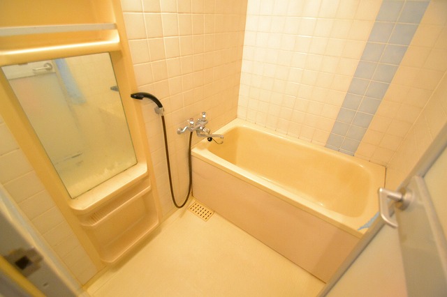 Bath. ☆ It is the bathroom of the spacious size ☆