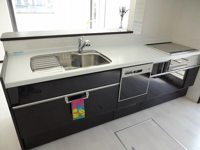 Same specifications photo (kitchen). Leroux Deer Series same specifications