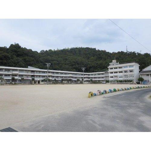 Primary school. 995m to Hiroshima Municipal Kaminukushina Elementary School