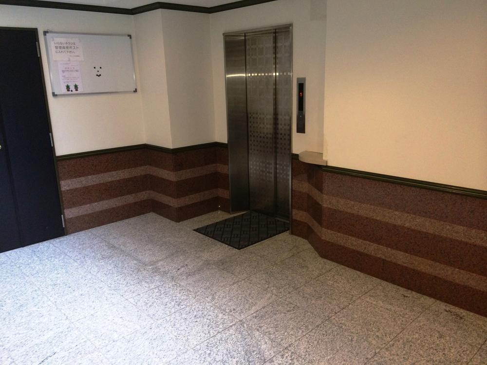 Entrance. Common areas
