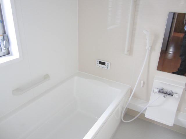 Bathroom. Room (August 2013) Shooting Bathroom with heating dryer