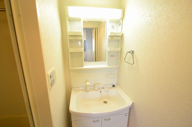 Washroom. ☆ Independence is vanity. It is also useful to makeup ☆