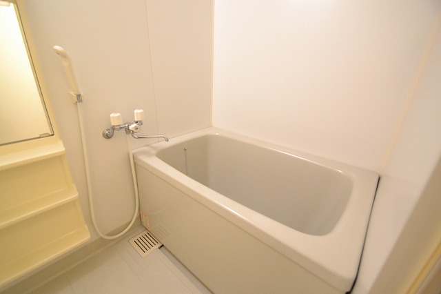 Bath. ☆ It is the bathroom of the spacious size ☆