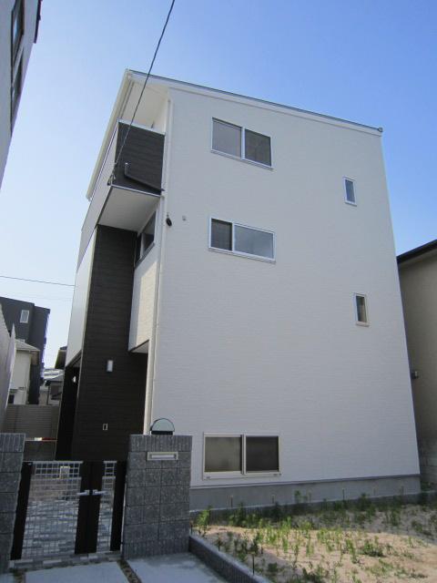 Local appearance photo. Local (July 2013), is shooting a stylish appearance