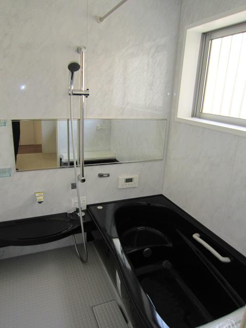 Bathroom. Indoor (July 2013) Shooting Add cooking is a system bus that can also You can natural ventilation I open the window