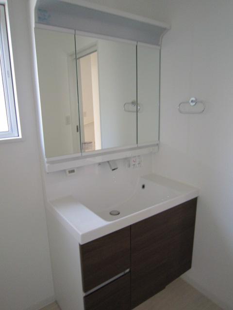 Wash basin, toilet. Indoor (July 2013) Shooting