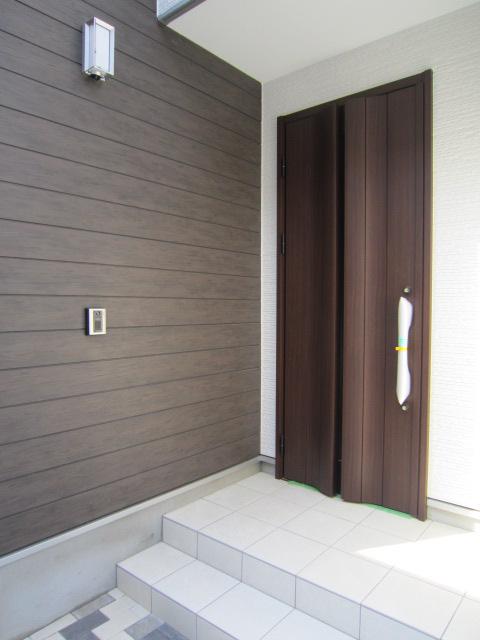 Entrance. Local (July 2013) Shooting