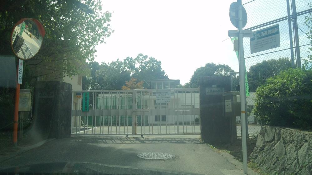 Primary school. 775m to Hiroshima Municipal Kaminukushina Elementary School