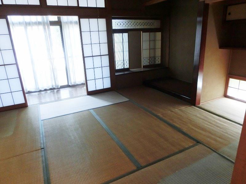 Living. Local (10 May 2013) Shooting