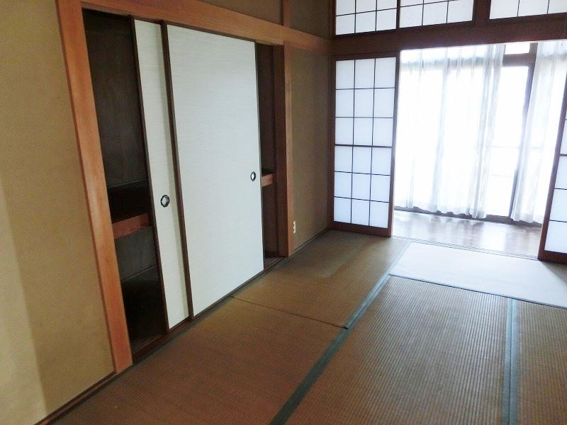 Non-living room. Local (10 May 2013) Shooting