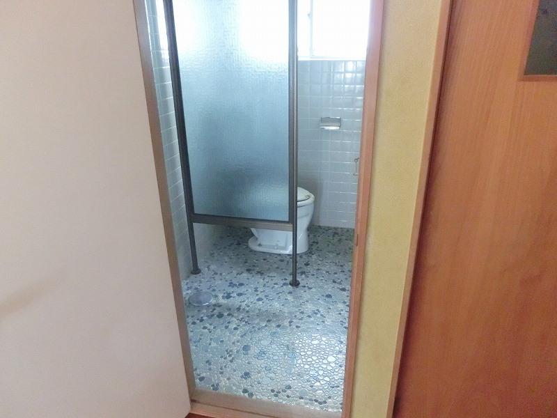 Toilet. Local (10 May 2013) Shooting