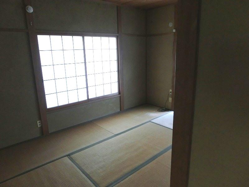 Non-living room. Local (10 May 2013) Shooting