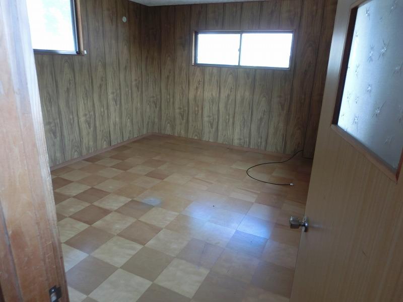 Non-living room. Local (10 May 2013) Shooting