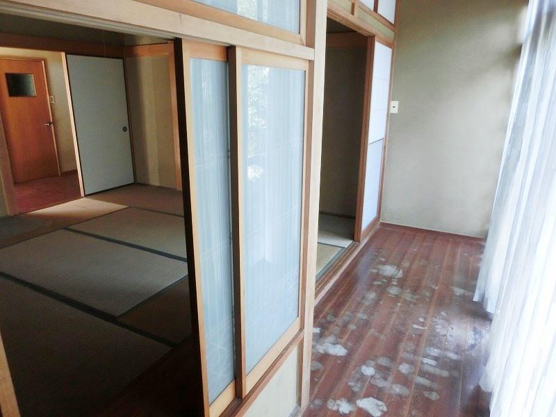 Non-living room. Local (10 May 2013) Shooting