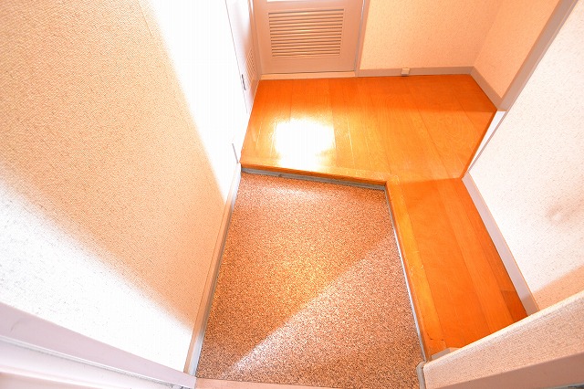 Entrance. ☆ Is a floor plan with entrance hall ☆