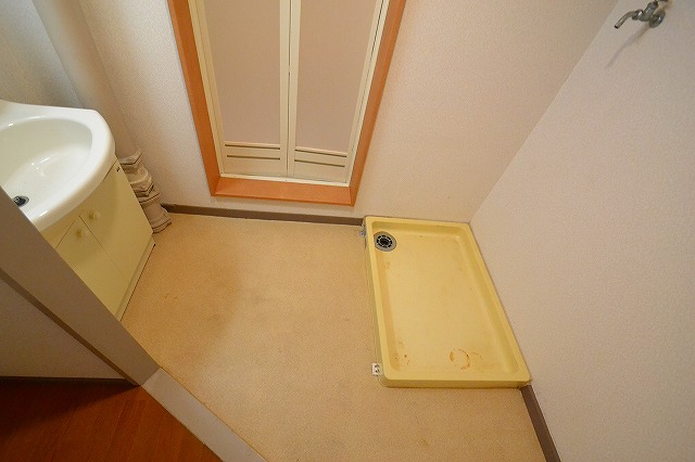 Washroom. ☆ It is also equipped with sink dressing room ☆