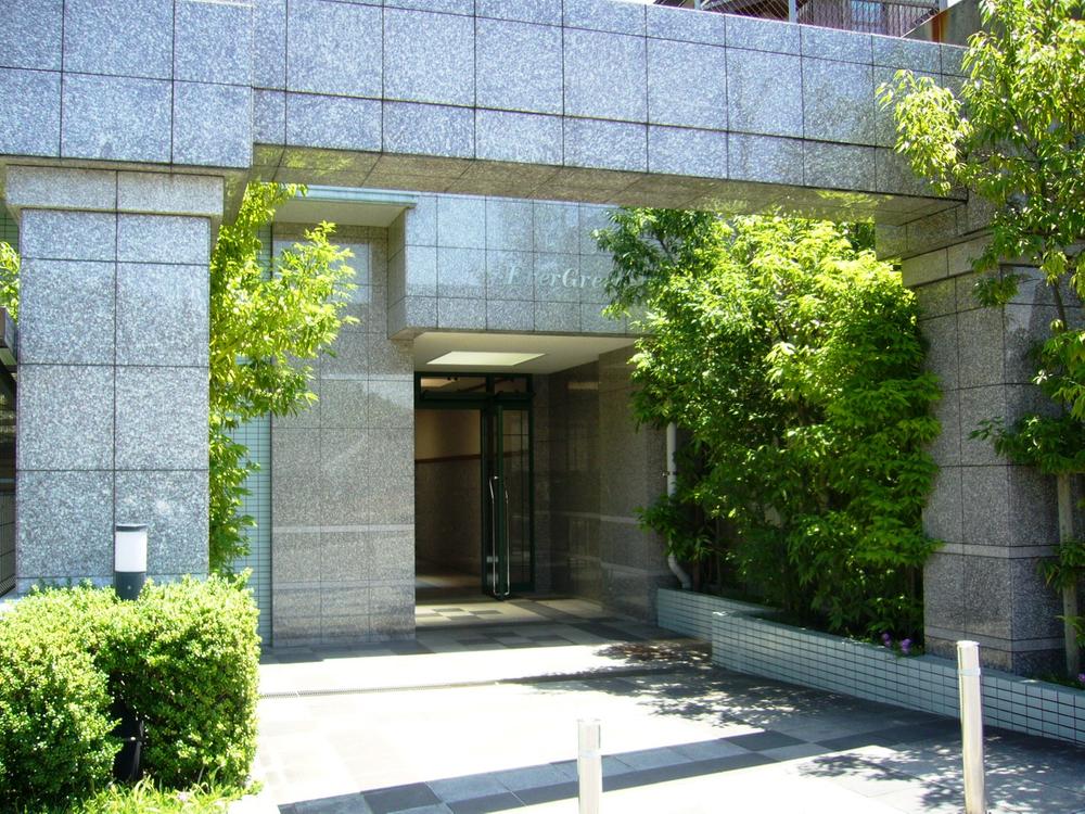 Entrance. Entrance (July 2013 shooting)
