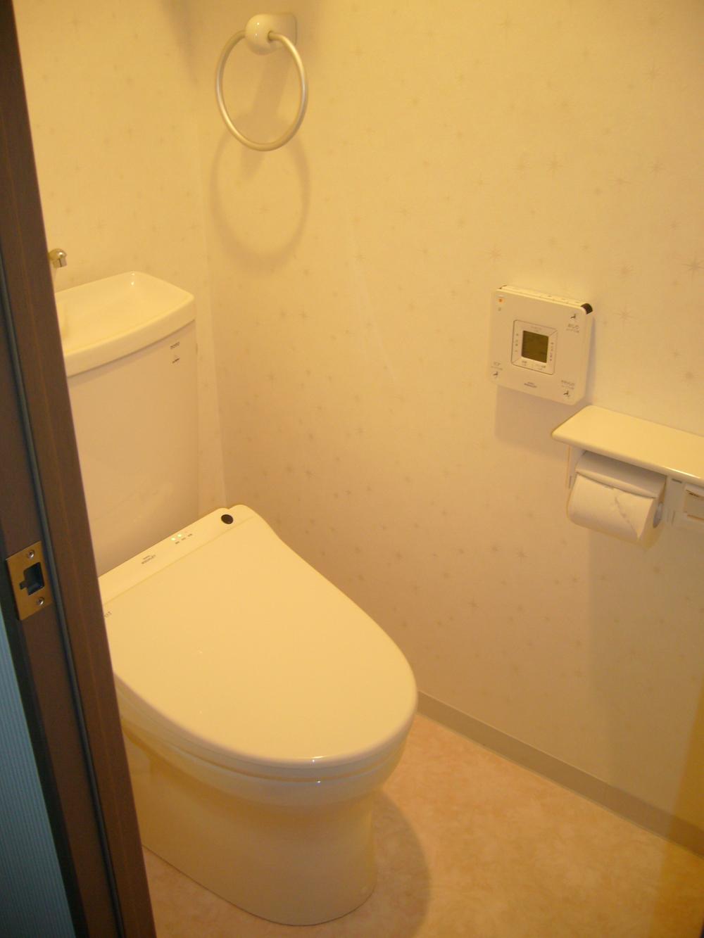 Toilet. Toilet (2013 November shooting)