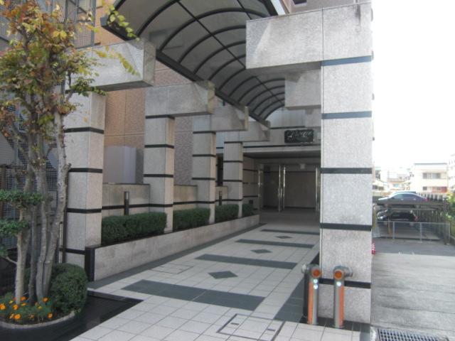 Entrance. Common areas
