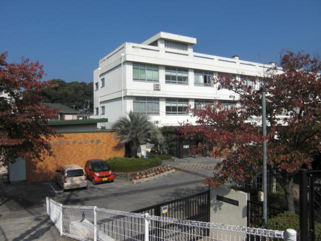 Primary school. It is safe also near 116m school to elementary school in Hiroshima Tatsunaka Mountain