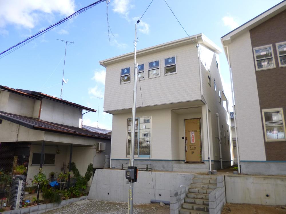 Local appearance photo. Local (11 May 2013) Shooting