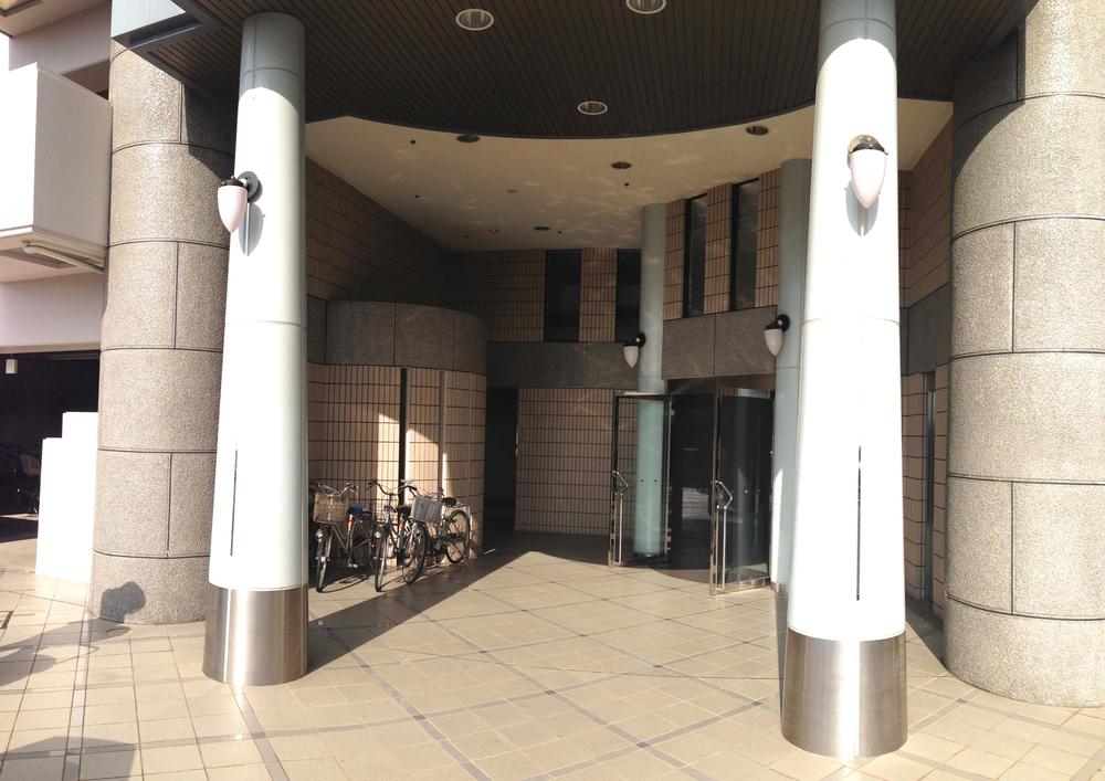Entrance. Common areas