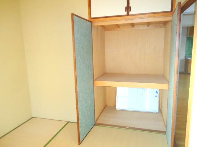 Receipt. There are housed in each room