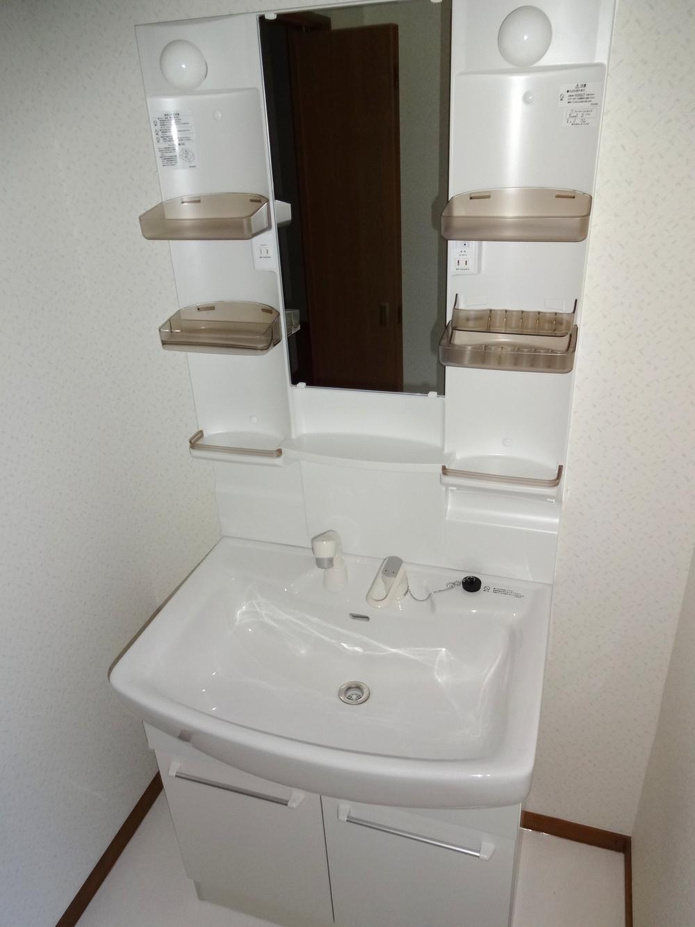 Wash basin, toilet. Indoor (September 2013) Shooting